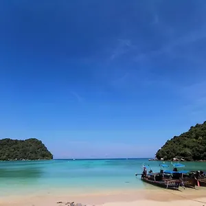 Pp Red Tuna Hut Resort